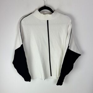 Tahari Sweater - Women's Medium